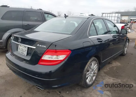 2009 Mercedes-Benz C 300 z USA, uszkodzony, nr VIN WDDGF81X59F281848